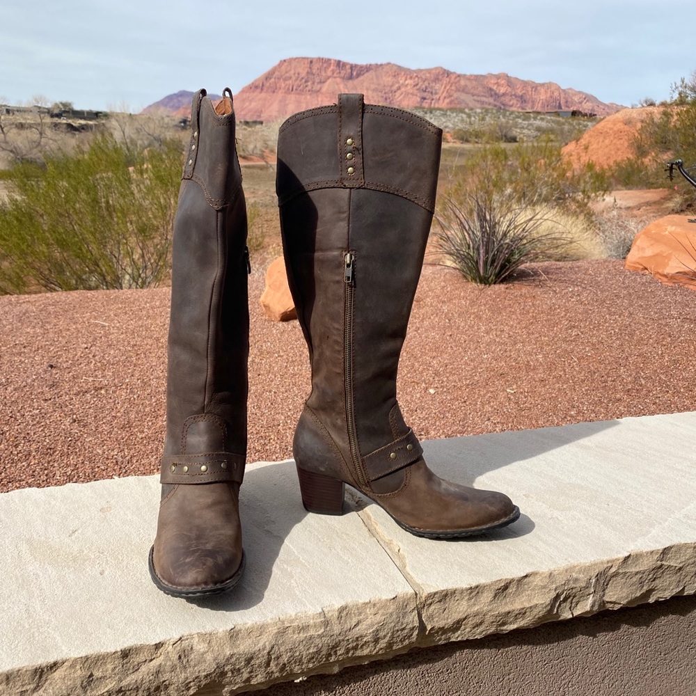 BORN DISTRESSED BROWN SIDE ZIP WITH STUDS